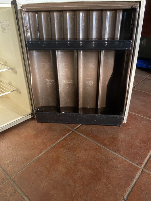 FRIGORIFICO  TRIVALENTE AUTOCARAVANA ELECTROLUX  RM212 (3 IN 1)