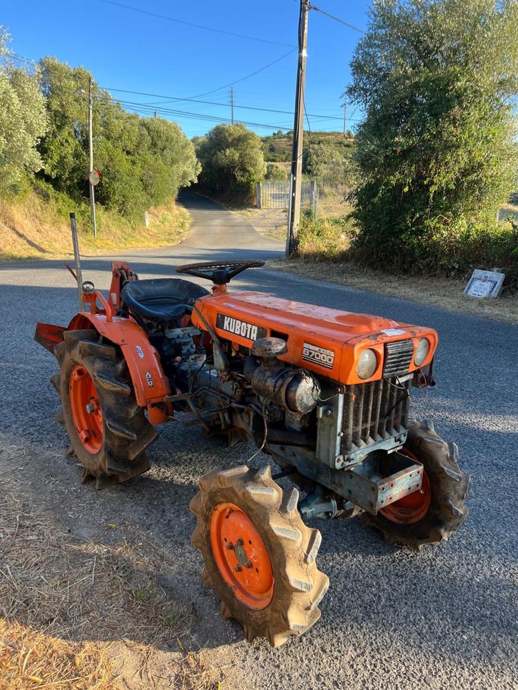 Trator Kubota B7000 4x4