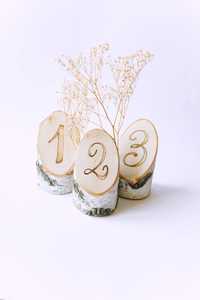 Numery stołów ślubne dekoracje rustykalne