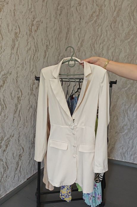 Продам нову сукню піджак.