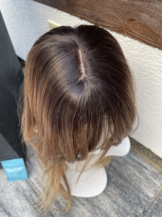 Piękna brązowa jasna peruka brąz refleksy pasemka włosy jak naturalne