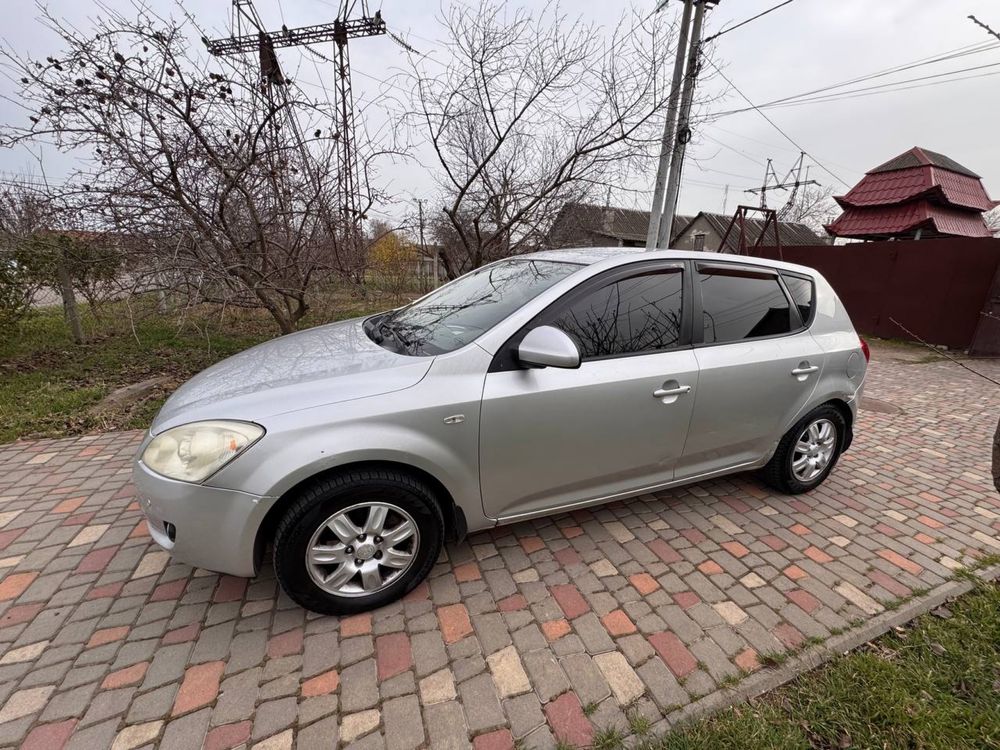 Kia ceed (Киа сид) 2.0 автомат