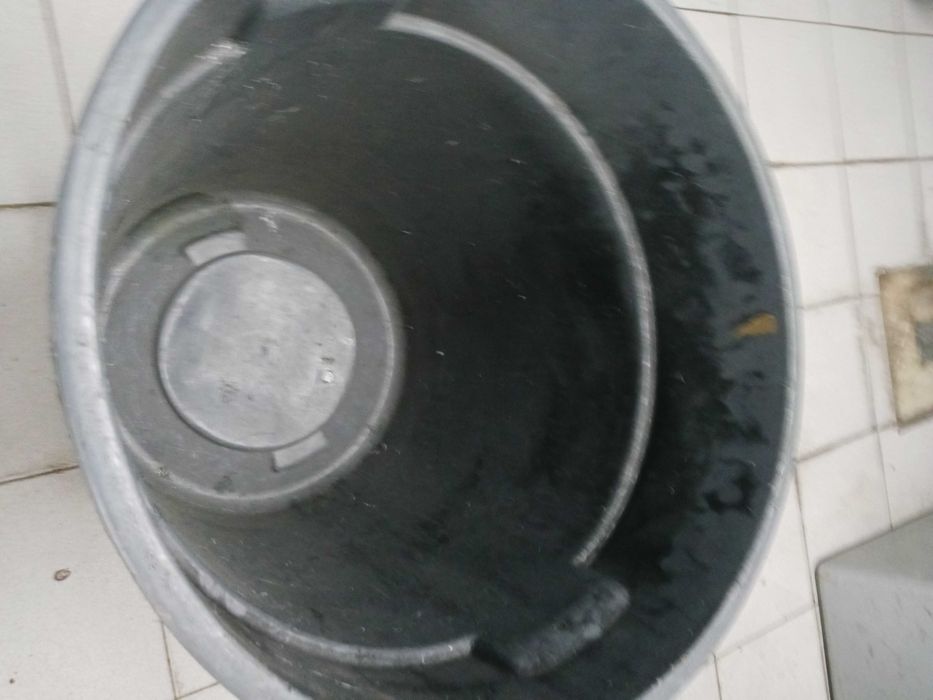 Caixote de lixo de 120 lts com pegas