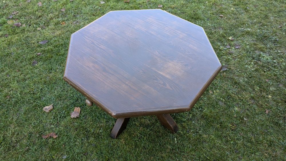 Stolik kawowy dębowy z szufladkami do ogrodu altanki