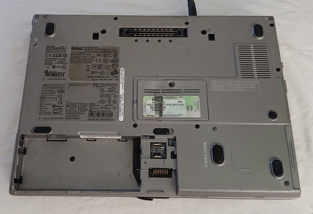 Portatil Dell PP18L para Arranjo ou peças Acende falta Bateria