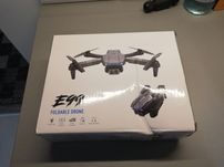 Dron z kamerą      .