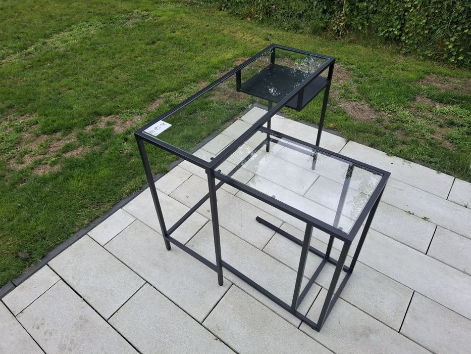 Dwa stoliki pod laptopa