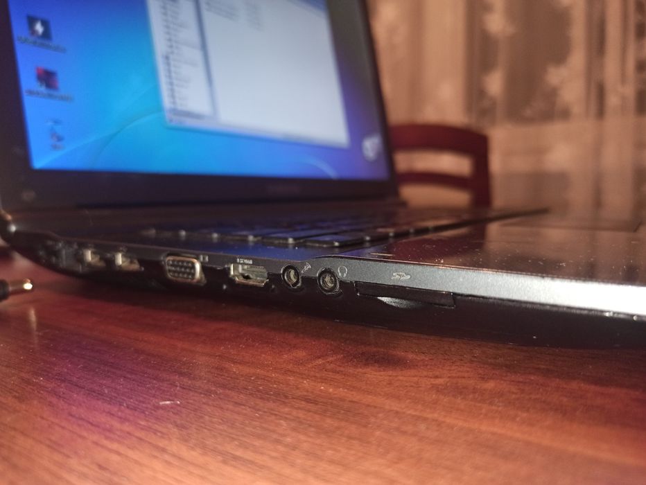 Laptop Samsung rc720 i5 6gb 17cali duży