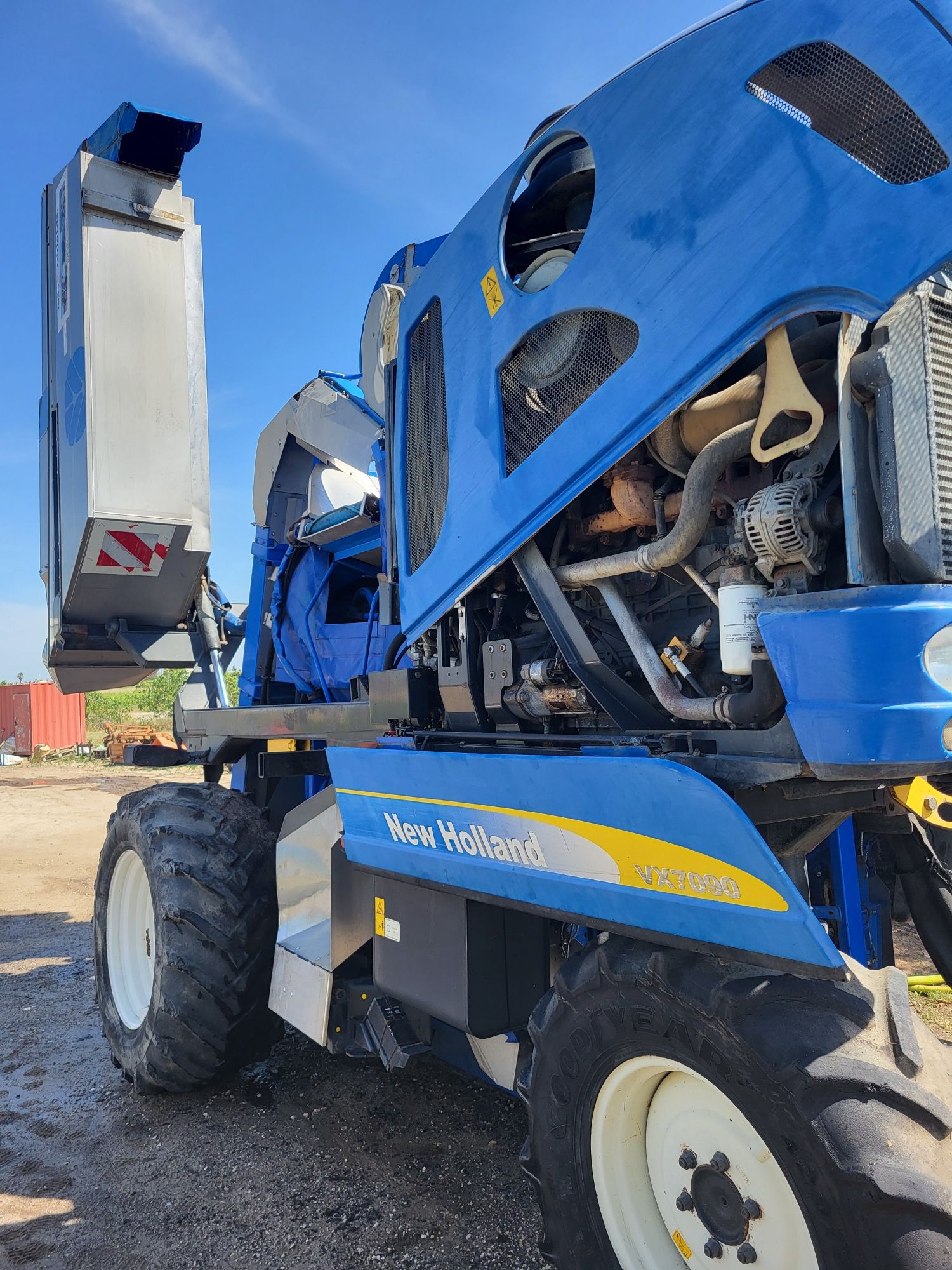 Máquina de vindimar/Olival NEW HOLLAND VX7090