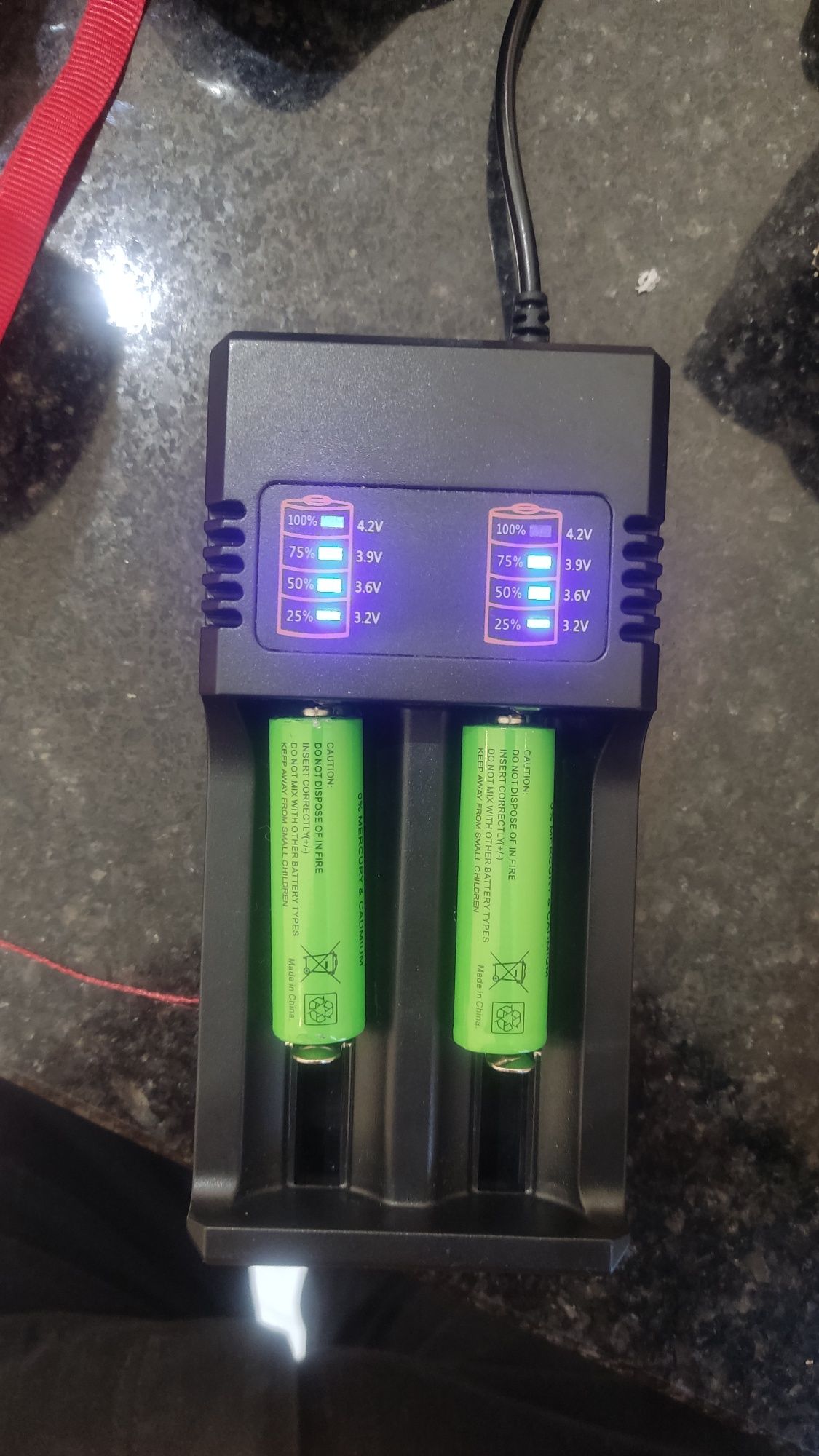 Carregador de pilhas input 5v output 4.2v troca 1.5v