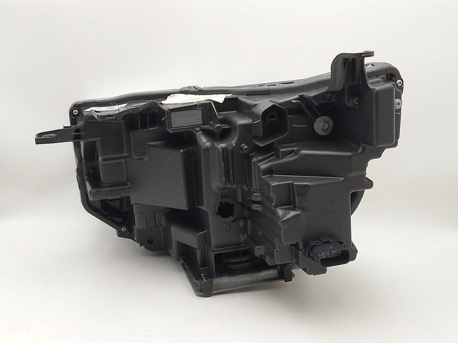 VW AMAROK 2 II 22- Lampa Przednia Prawa Reflektor Full LED IQ EUROPA