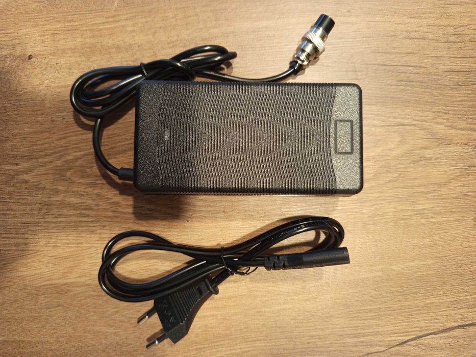 Ładowarka Sieciowa, Zasilacz 54.6V 2A do Hulajnogi Elektrycznej