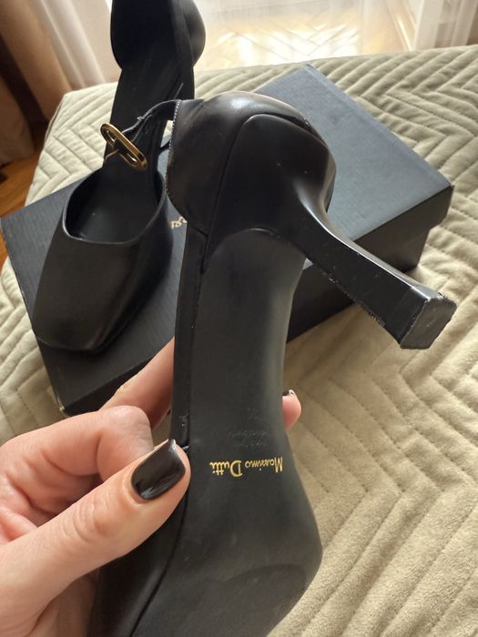 Чорні шкіряні туфлі, massimo dutti на підборах.