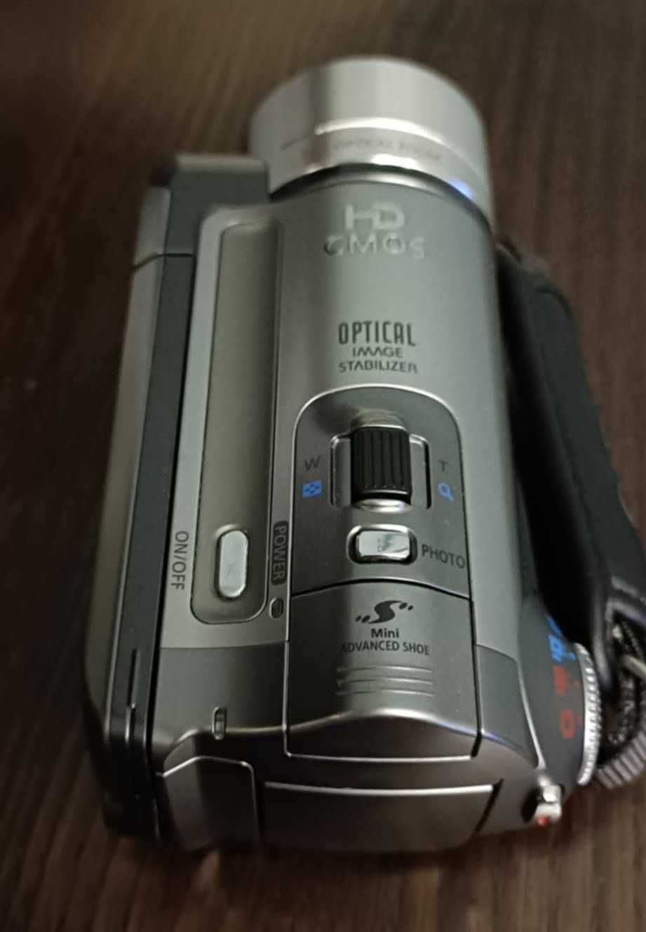 Цифрова відеокамера Canon HF100