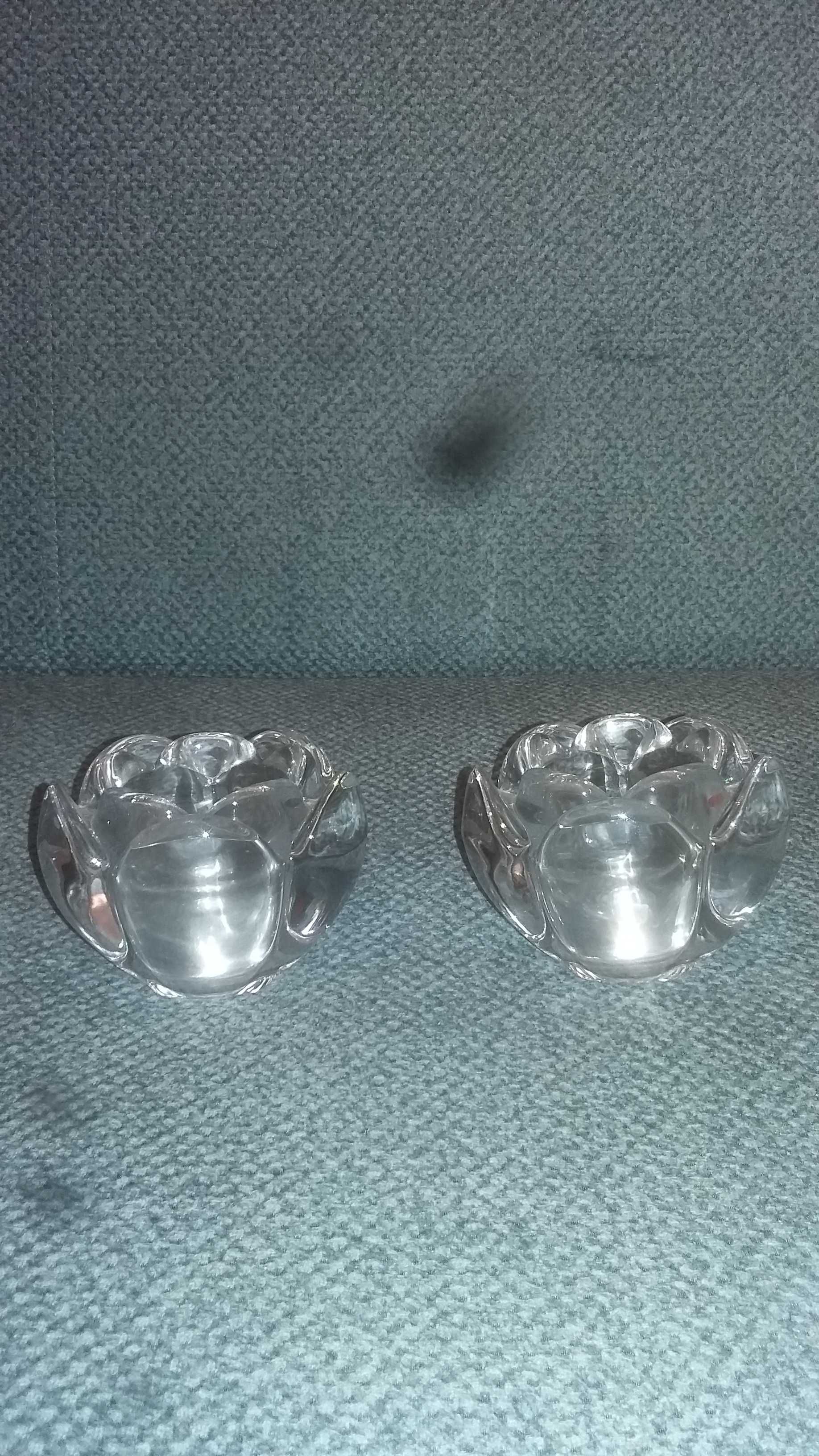 Komplet 4 szklanych świeczników w formie kwiatków