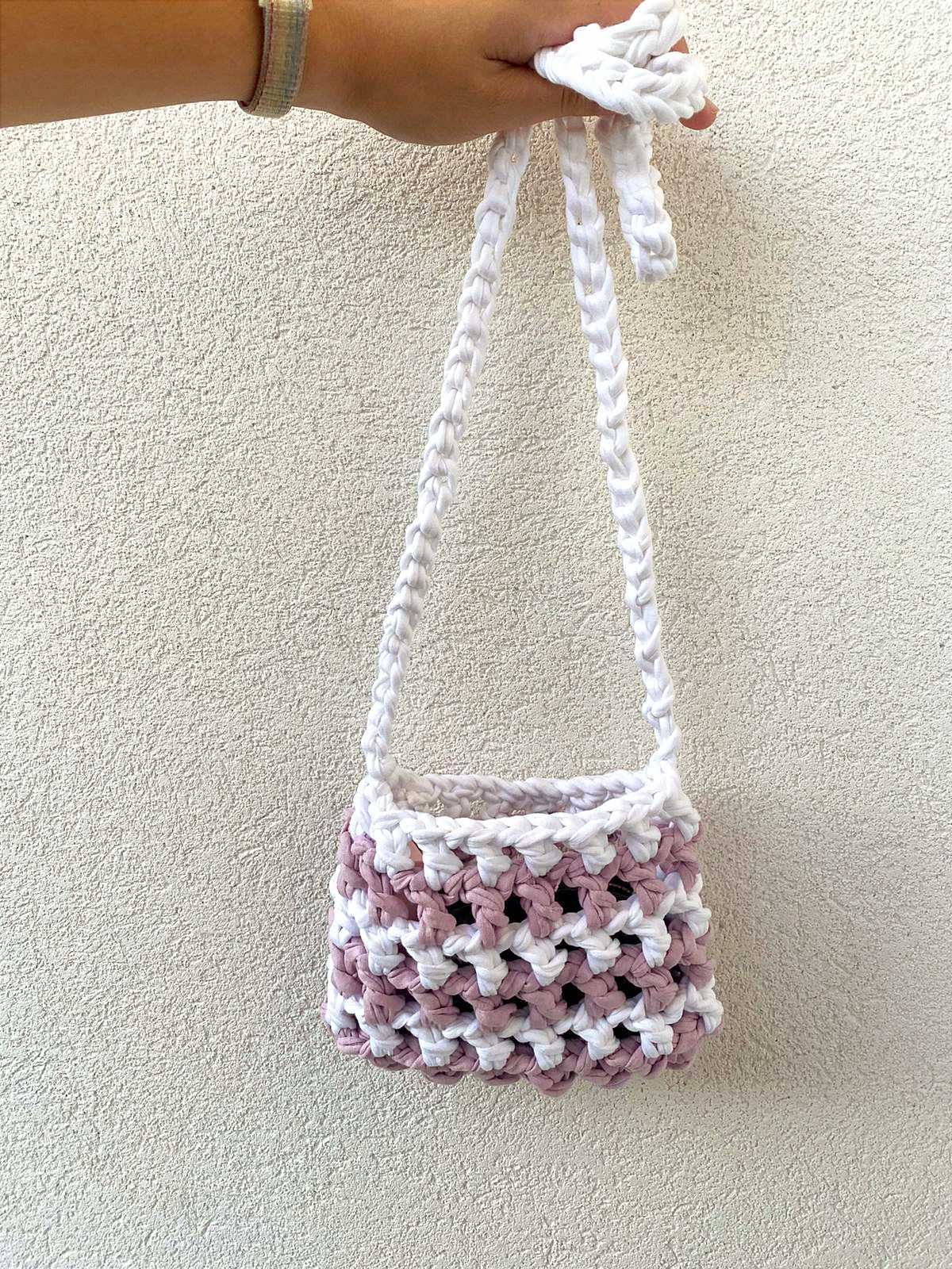 Bolsas em crochet feitas à mão