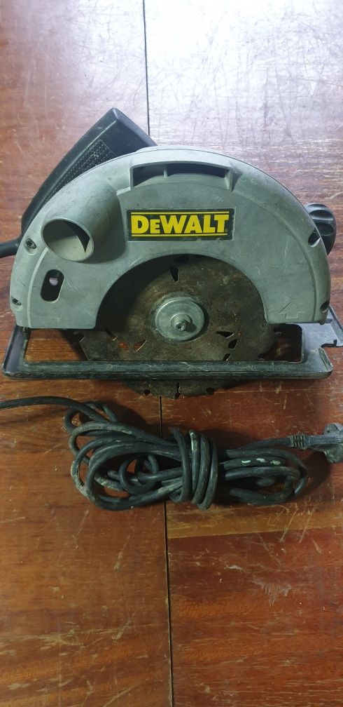 Продам циркулярную пилу"Dewalt"DW62,made in England,1150 watt