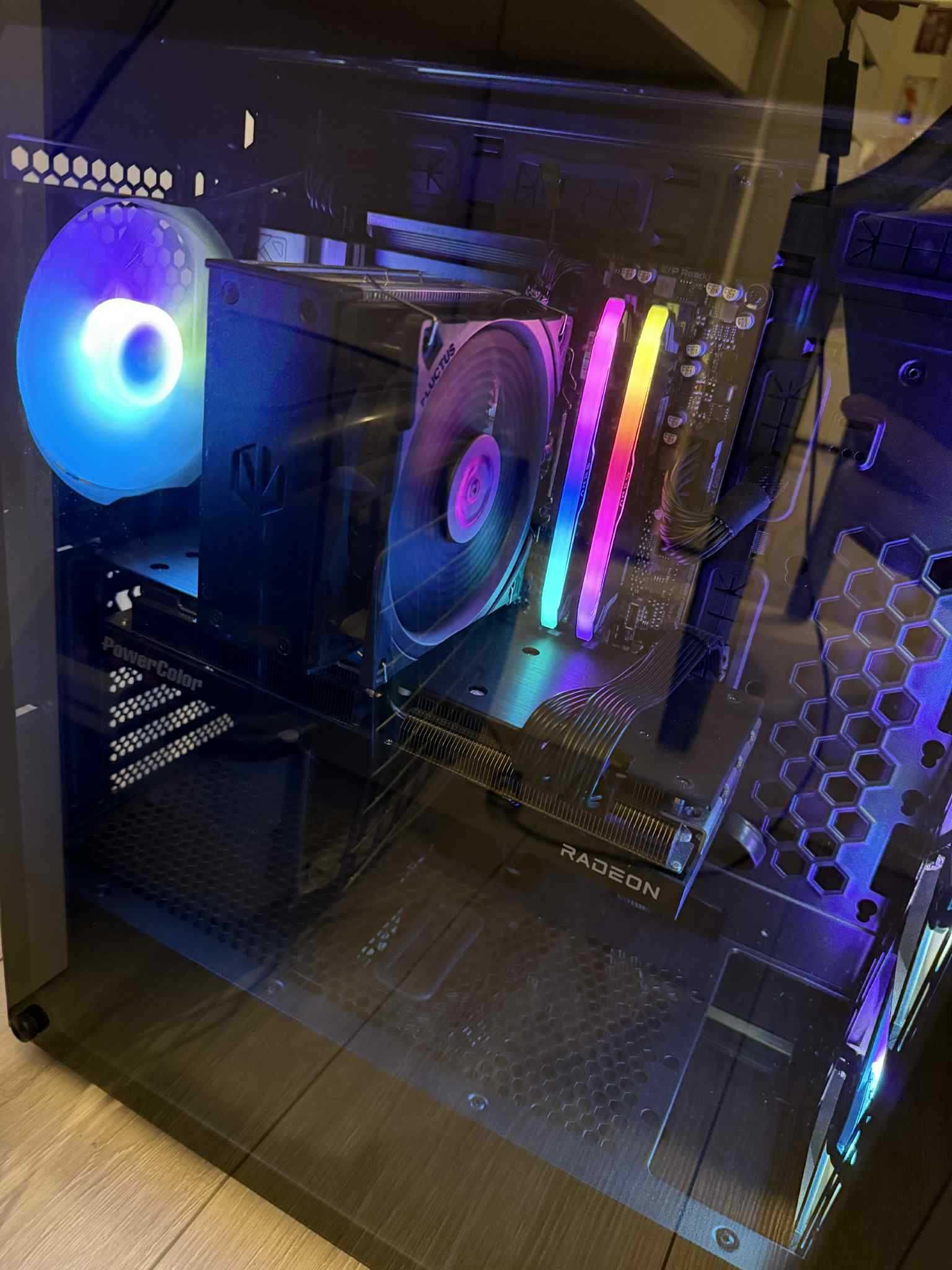 Komputer gamingowy, Ryzen 5 7600 / RX 7800 XT / 32GB DDR5 / 2TB NVMe