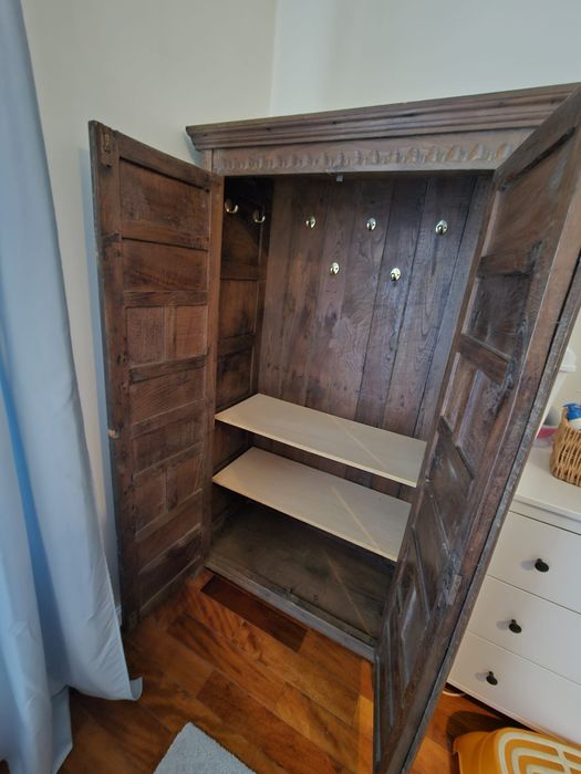 Armário / Roupeiro em Madeira
