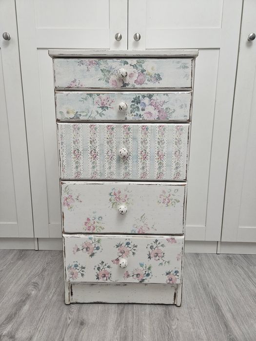 TANIO Komoda wysoka wąska pomocnik vintage shabby chic kwiatowa