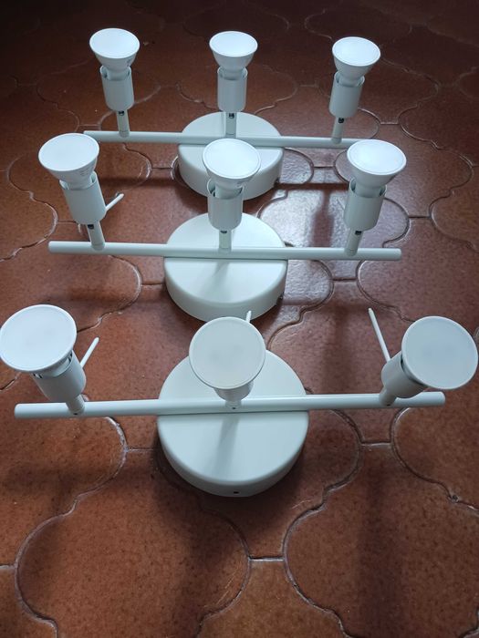 Luz de teto IKEA mod. TROSS com 3 luzes de spot ajustáveis