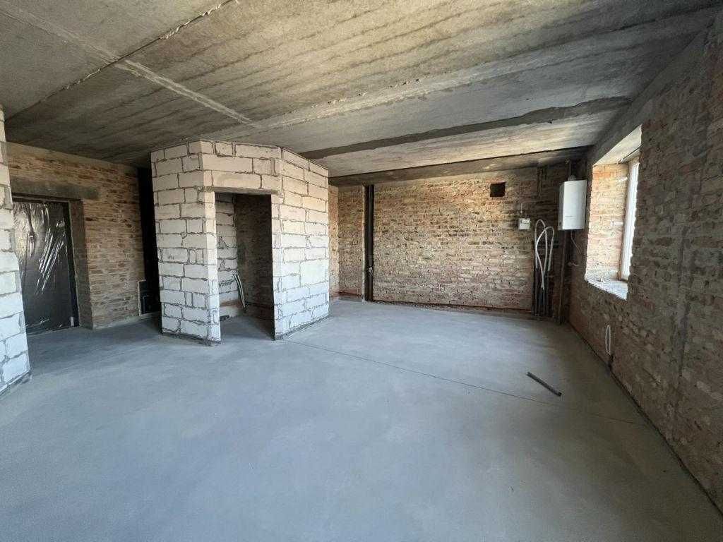 Продам трикімнатну квартиру в центрі міста, новобудова