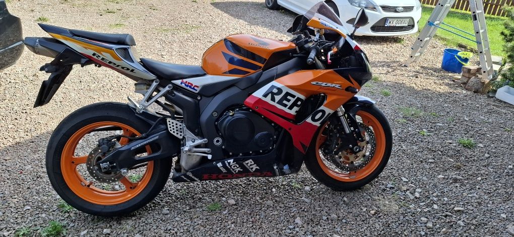 Sprzedam Hondę CBR 1000rr 2006 r