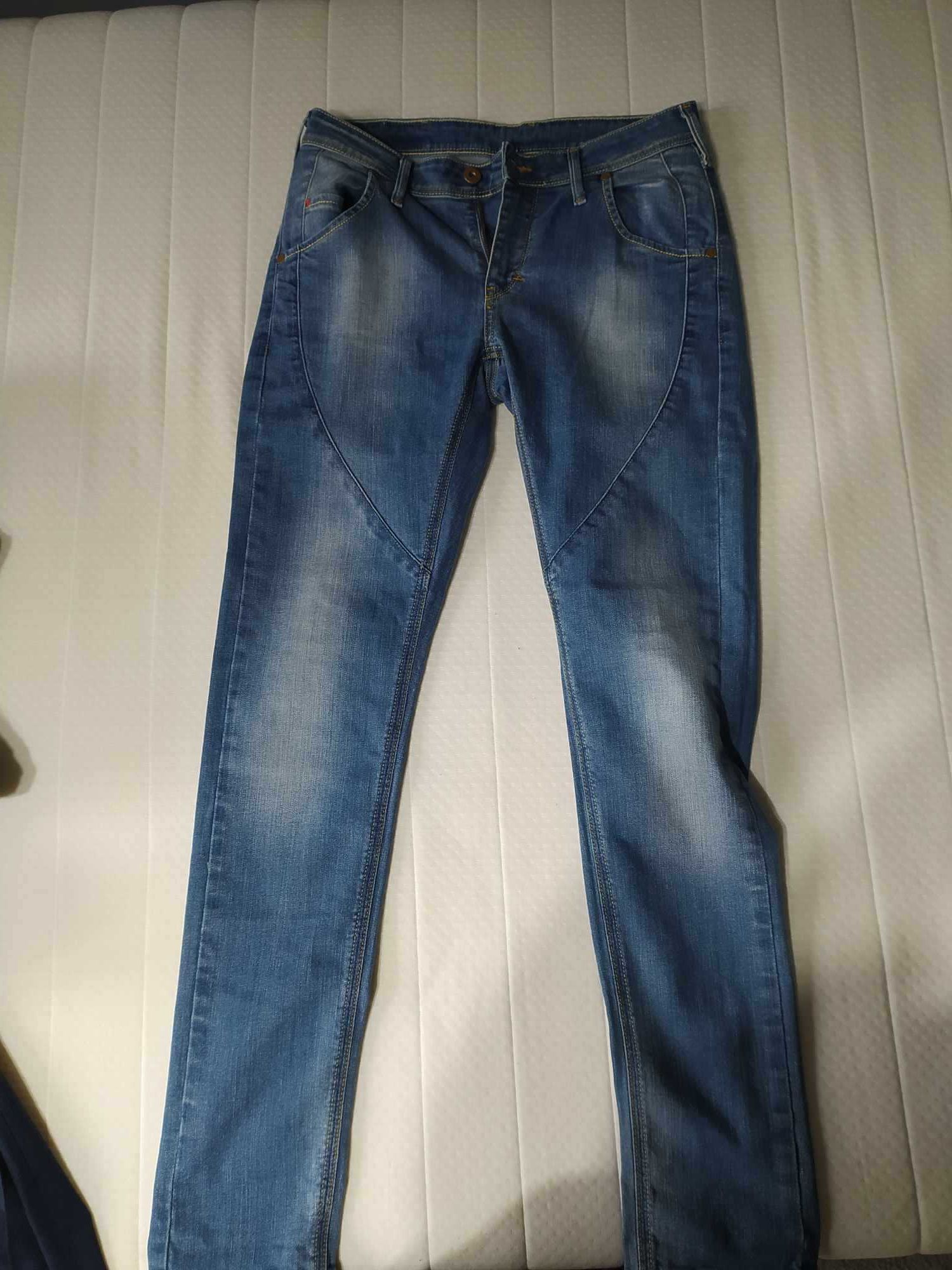 Damskie spodnie jeans