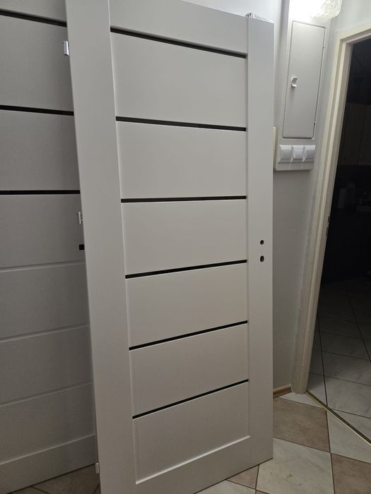 Białe Nowe Drzwi Wewnętrzne. Prawe 80