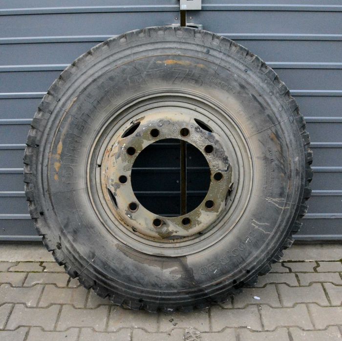 Opona Pirelli 11.00 R20 z felgą