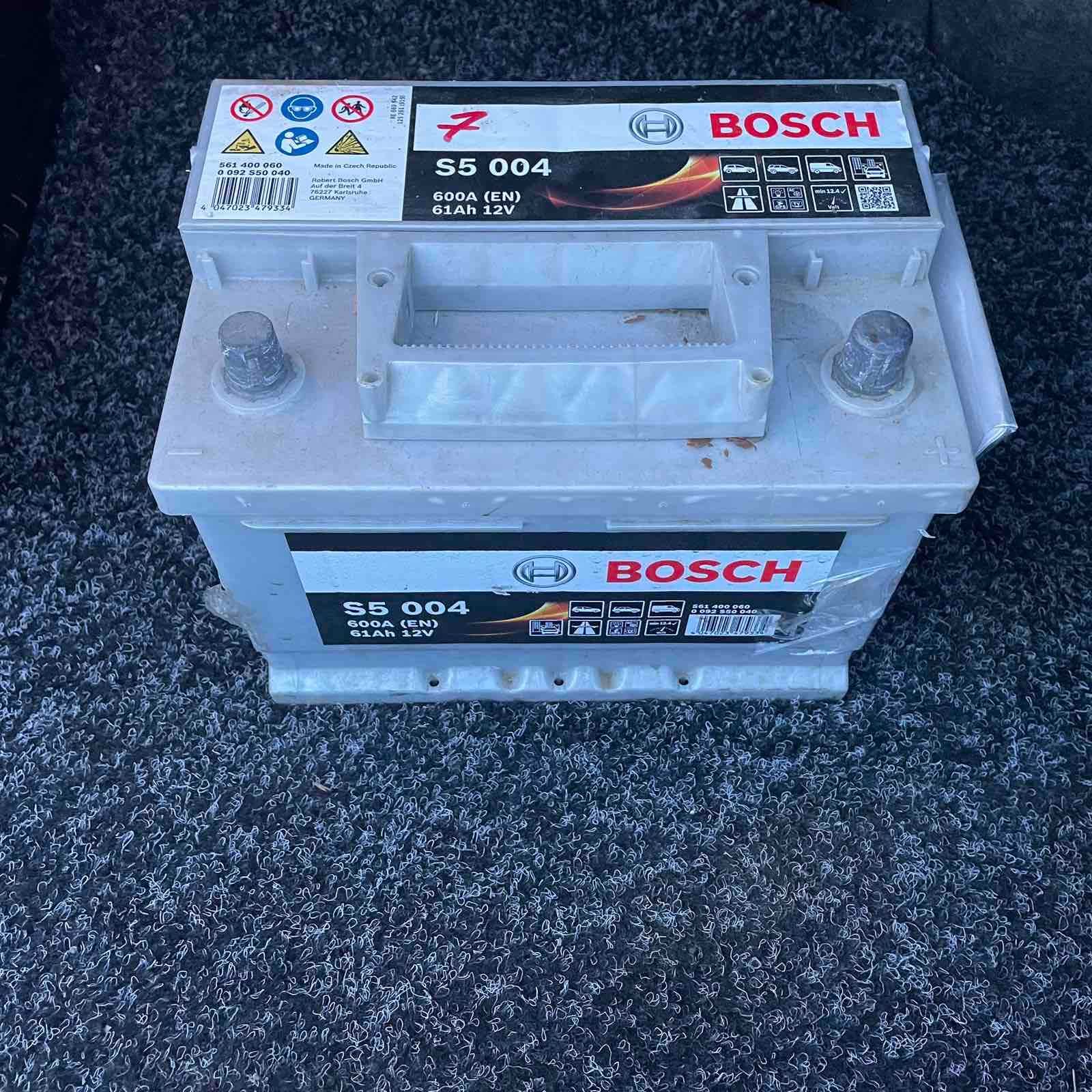 Акумулятор свинцево-кислотний Bosch 61Ah 12V S5 004 - відмінний стан