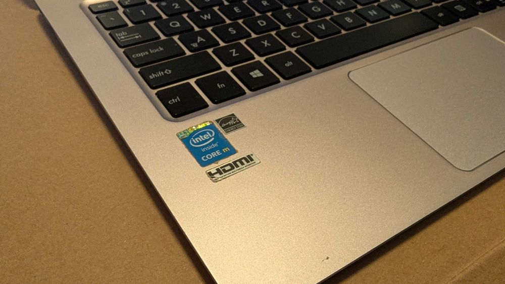 Asus UX305F ultrabook konkurencja dla Macbook Air, 1,35 kg, win 11.