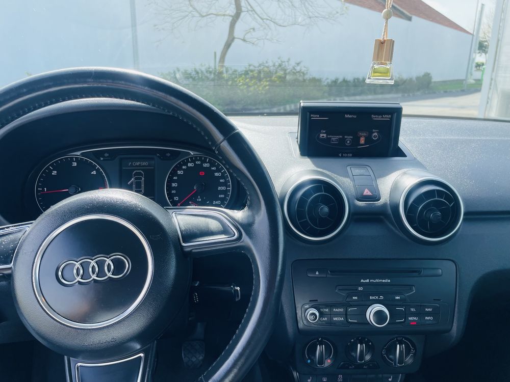 Audi A1 TDI completo e bem estimado