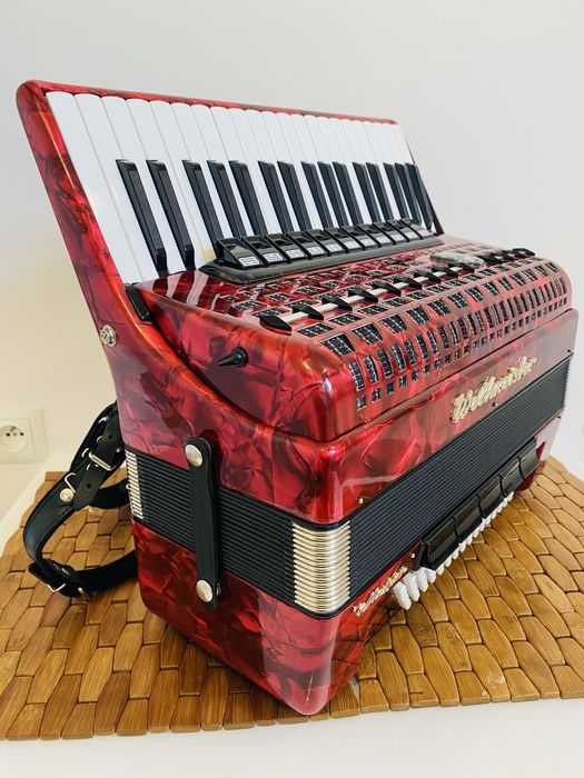 Akordeon Weltmeister Meteor 96 basów, 4 chóry. Bardzo ładny stan