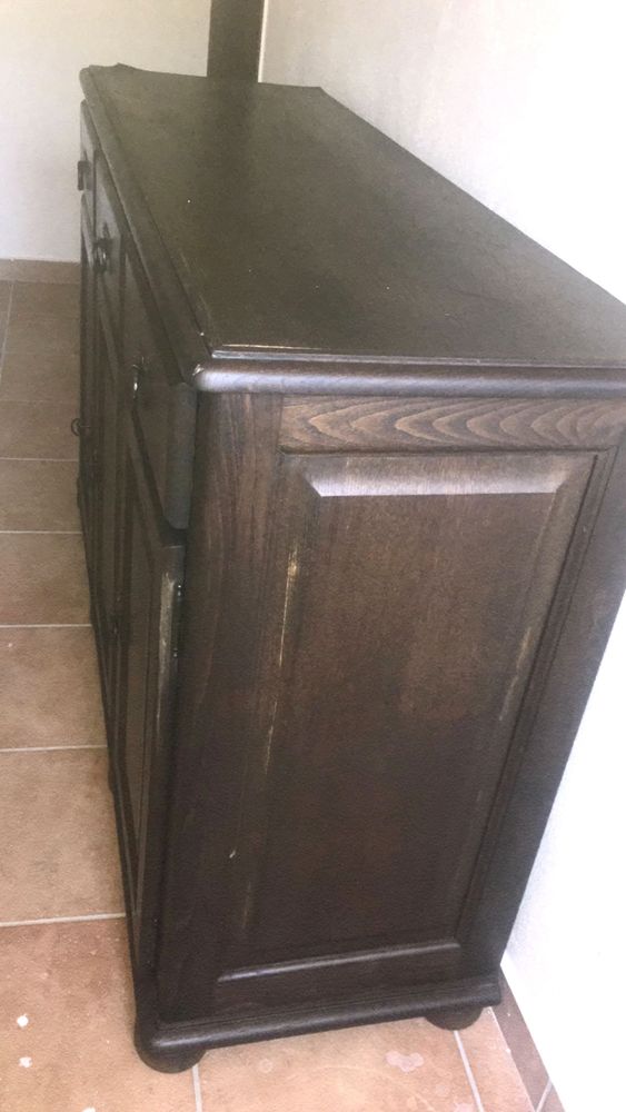 Movel três gavetas e portas