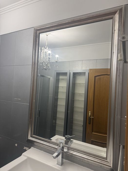 Espelho com moldura prateada 130x95