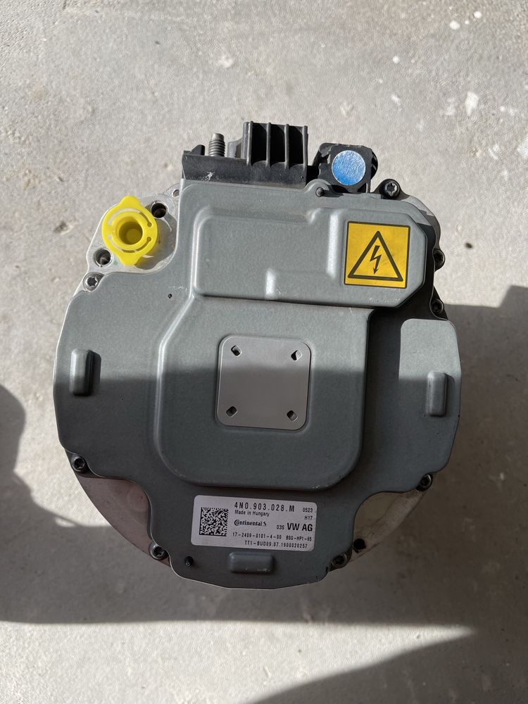 Alternator 4N0.903.028 Audi TDI Rozrusznik  4N1.903.028 Genarator