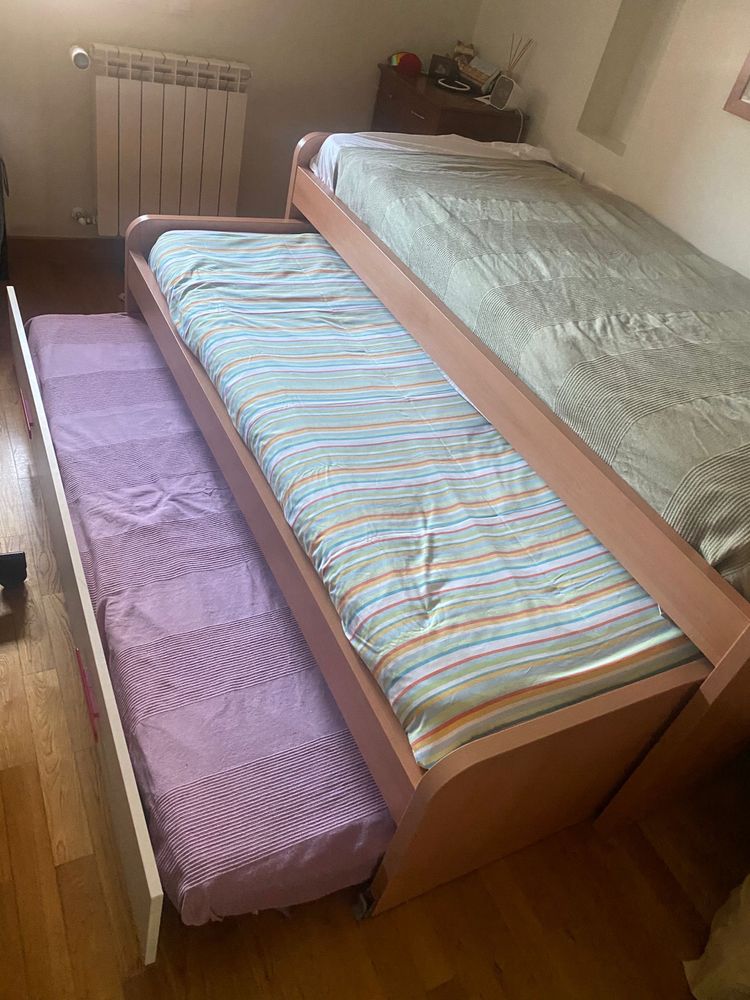 Cama tripla da ROS com colchões