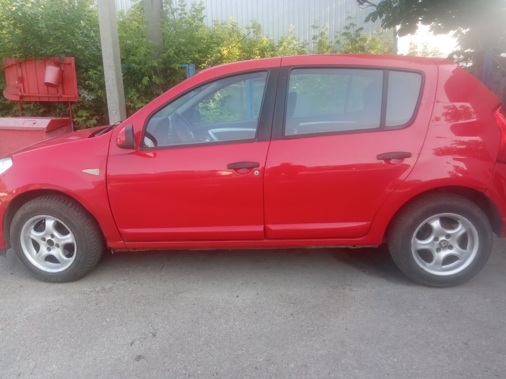 DACIA sandero 2008г
