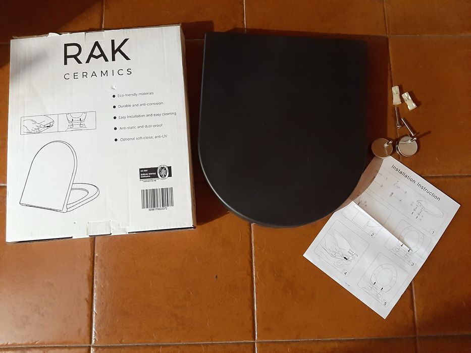 tampa de sanita preta/assento de WC “RAK Ceramics Feeling”