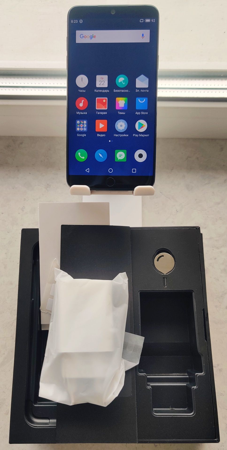 Продам Meizu 15 lite 4/64 (полный комплект)