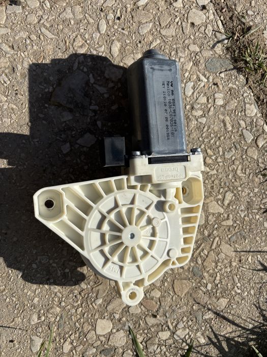 Volkswagen Tiguan Моторчики стіклопідйомника