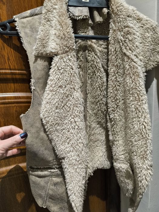 Kamizelka połyskujaca z ociepleniem