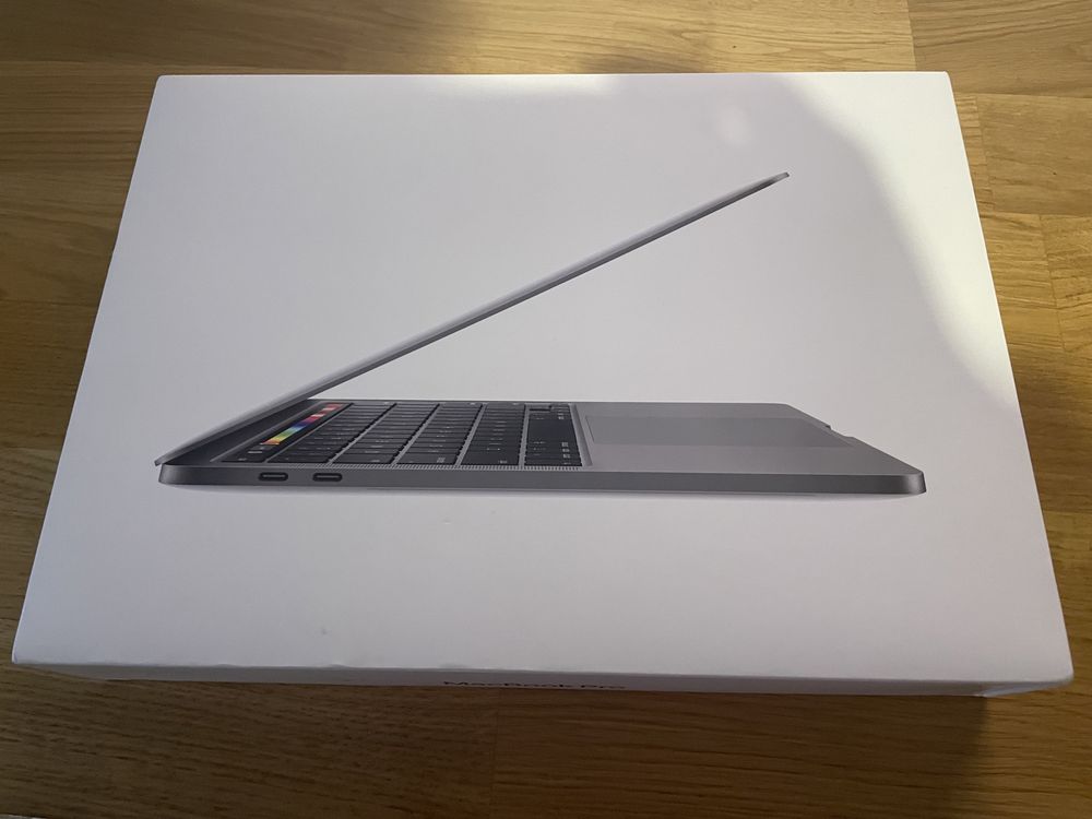 MacBook Pro 13, intel i7, RAM 32gb 2020