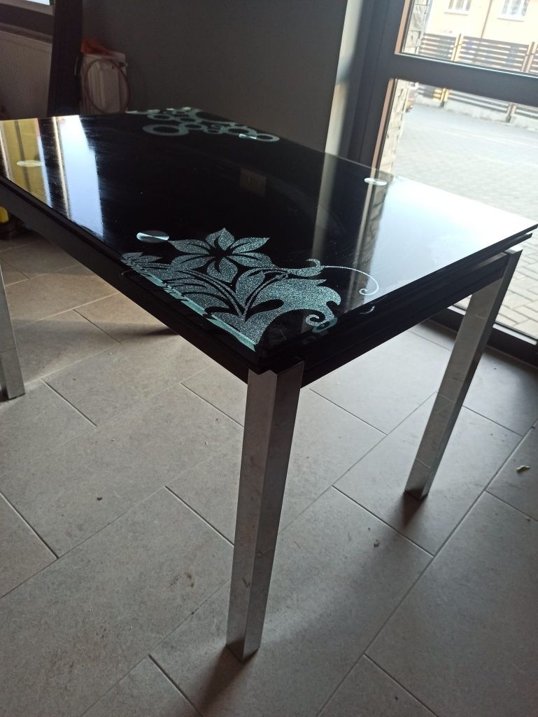 Szklany rozkładany stół czarno-srebrny