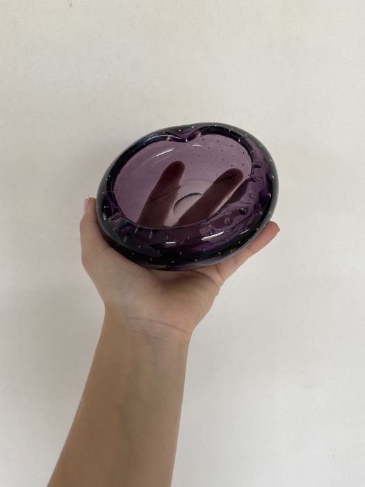 Fioletowa, masywna popielnica ze szkła Murano