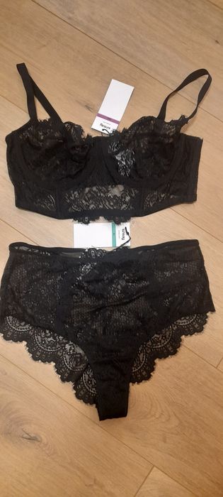 Komplet bielizny koronkowej