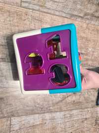Розвивальна іграшка-сортер Battat Lite Розумний куб 12 форм
