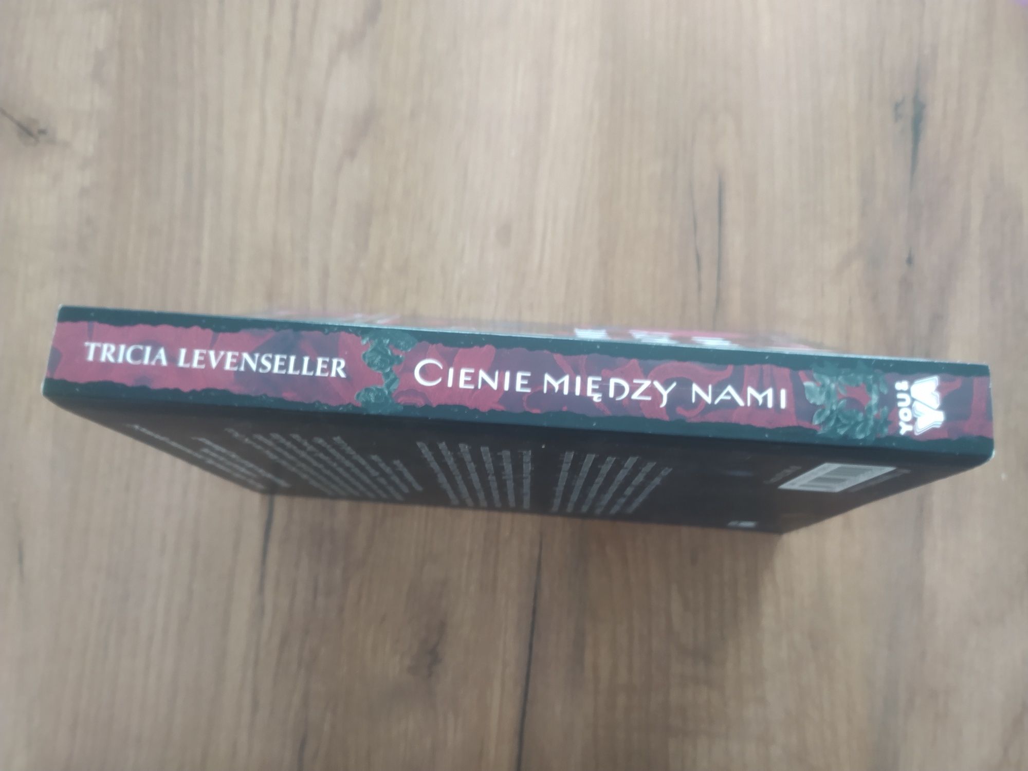 Cienie między nami