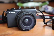 Aparat na wakacje: Canon EOS M100 + 15-45 mm + 22 mm, stan db+